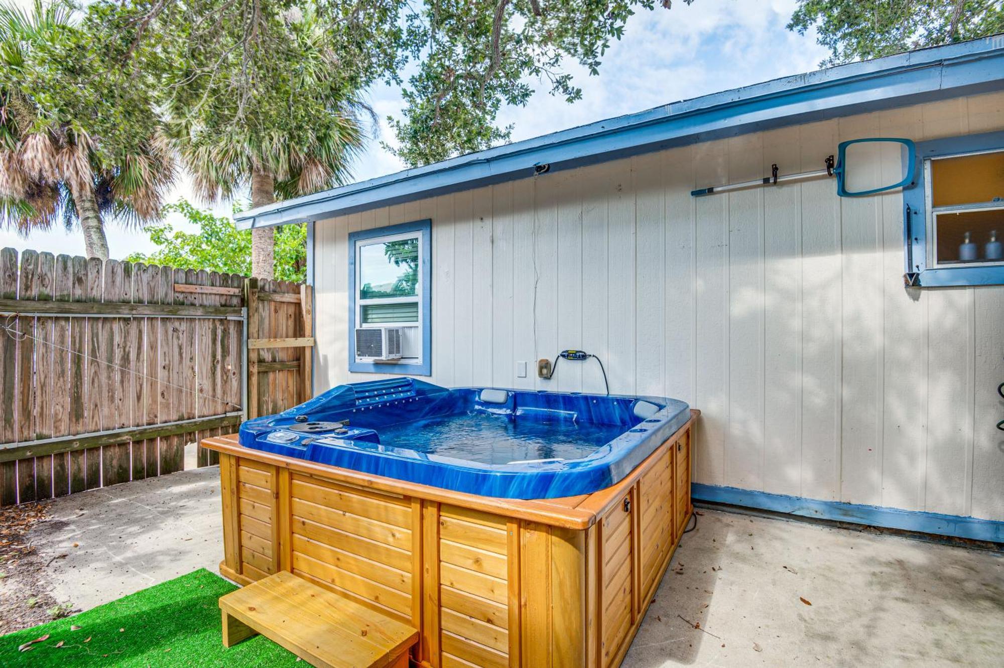 Cape Canaveral Cottage With Hot Tub Walk To Beach Exterior foto